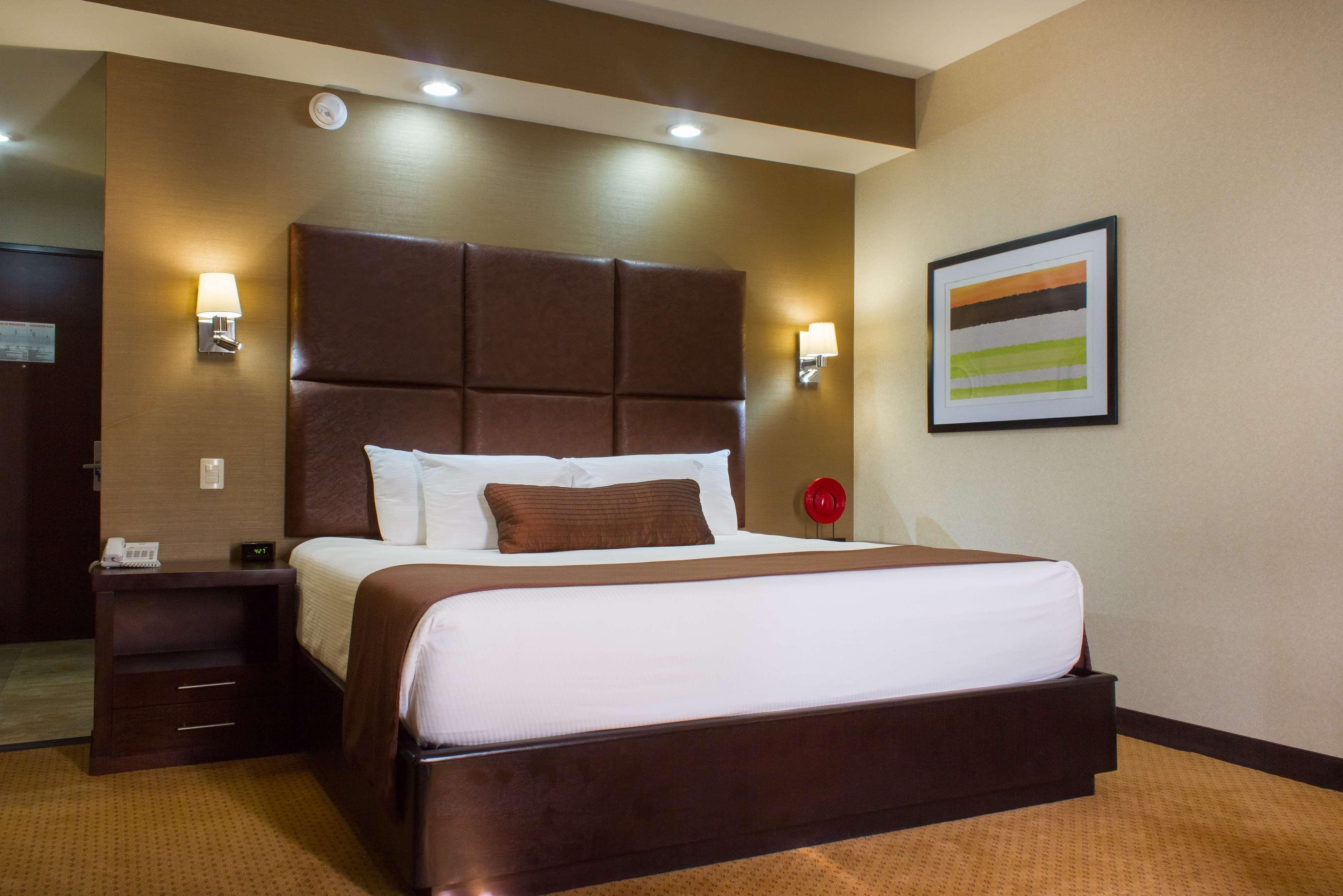 Best Western Premier Monterrey Aeropuerto Apodaca エクステリア 写真 A typical room at the hotel