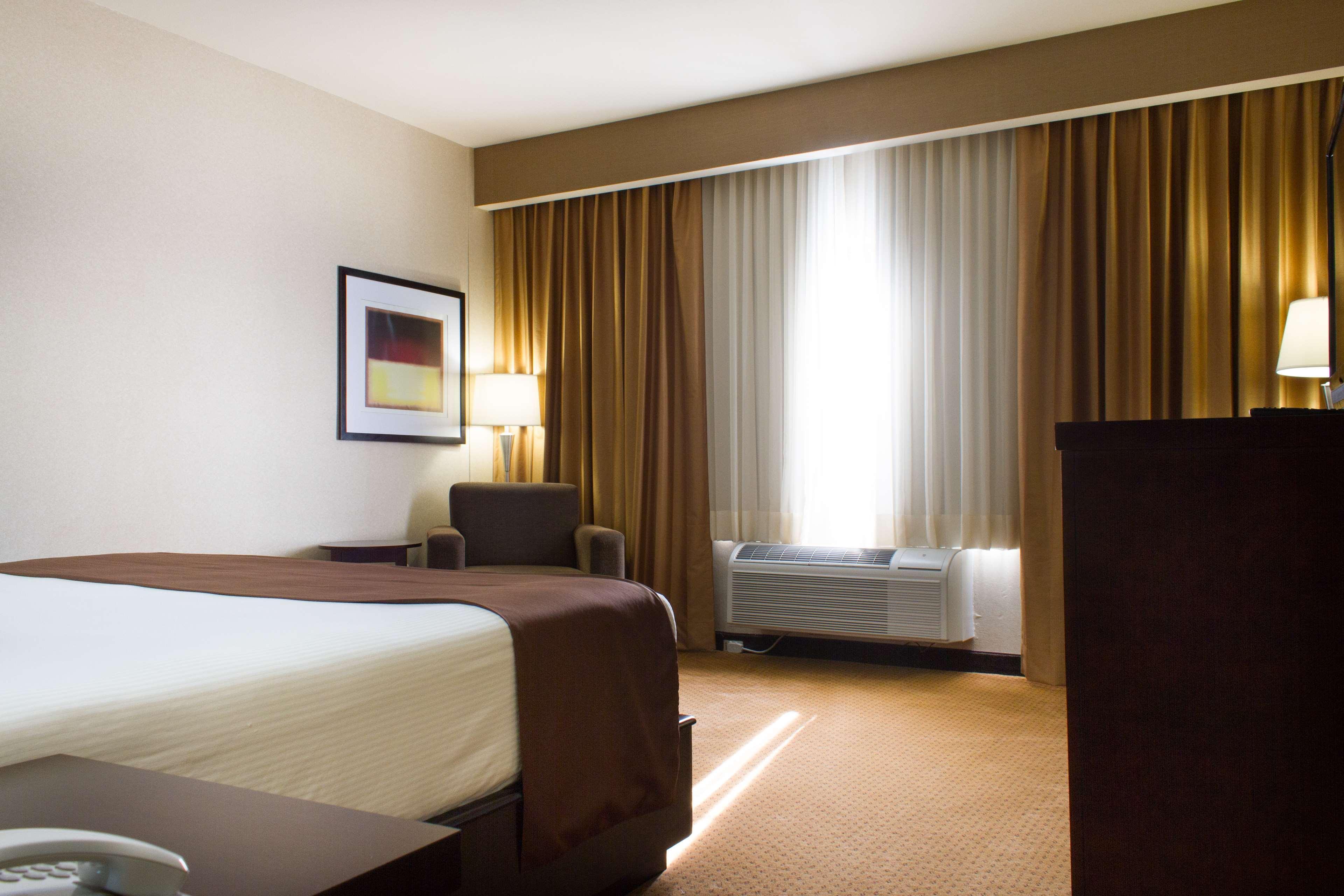 Best Western Premier Monterrey Aeropuerto Apodaca エクステリア 写真 A typical room at the Holiday Inn Express