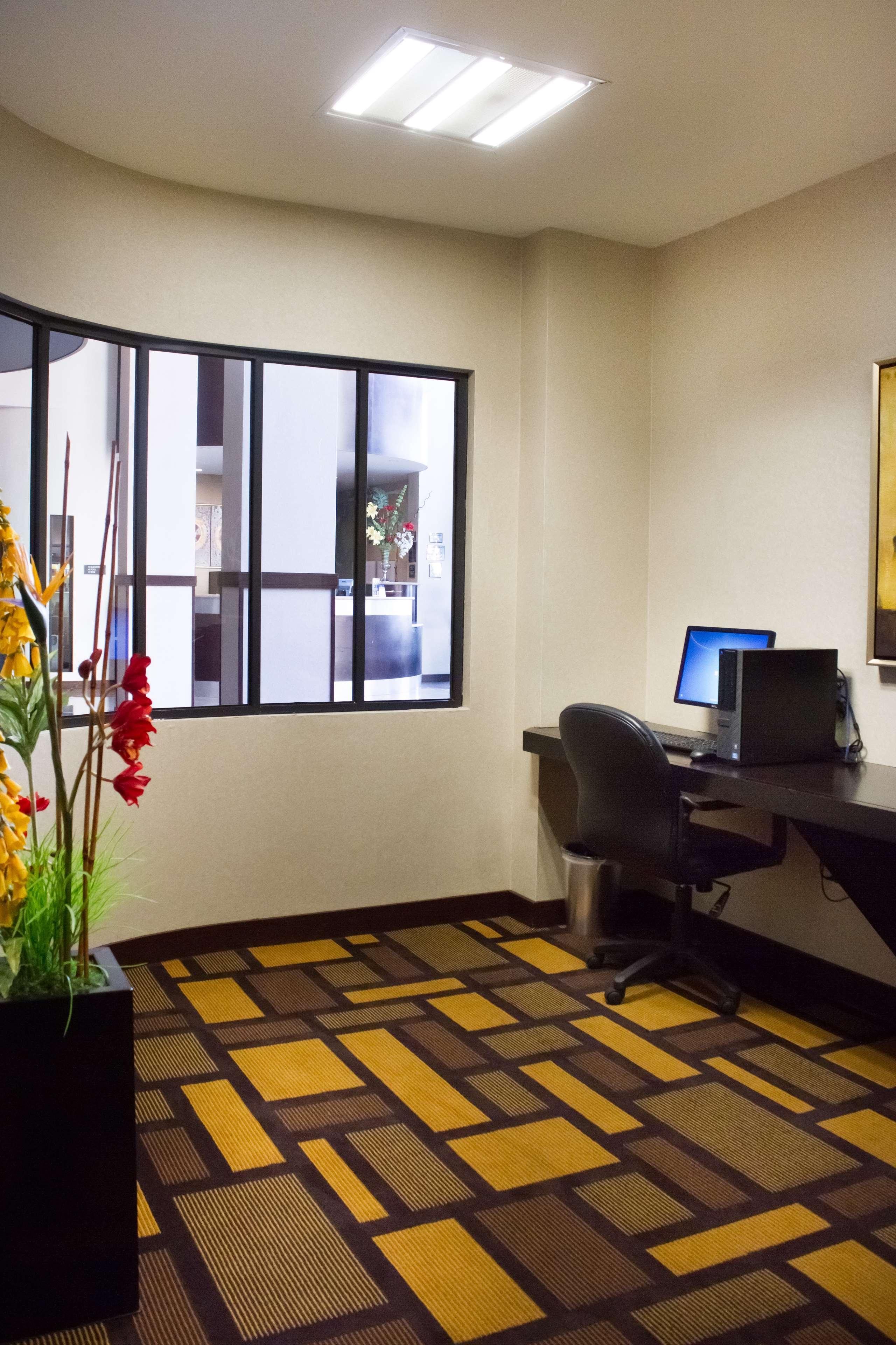 Best Western Premier Monterrey Aeropuerto Apodaca エクステリア 写真 Business center at the Hilton Garden Inn
