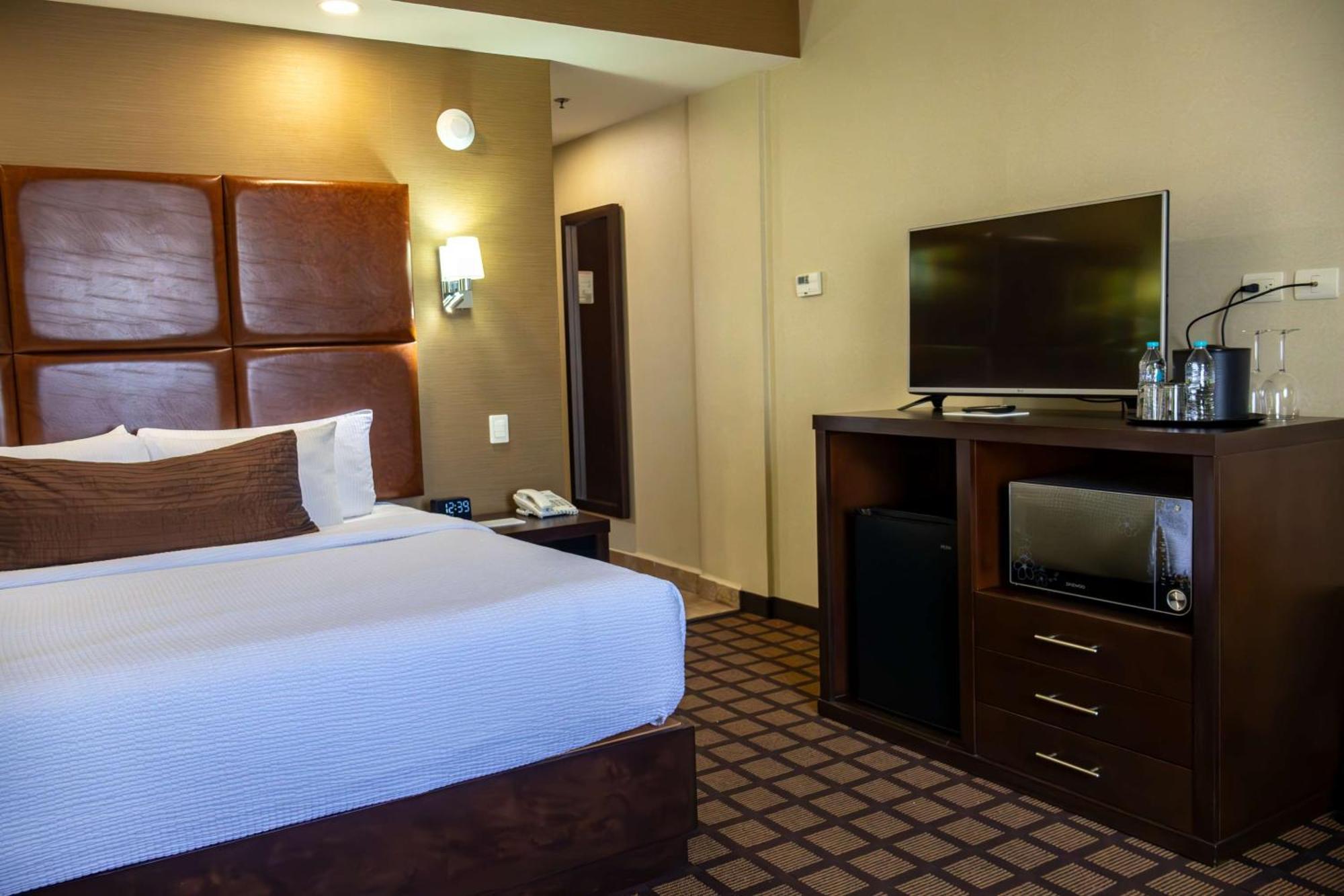 Best Western Premier Monterrey Aeropuerto Apodaca エクステリア 写真 A room at the Hilton Garden Inn in San Francisco