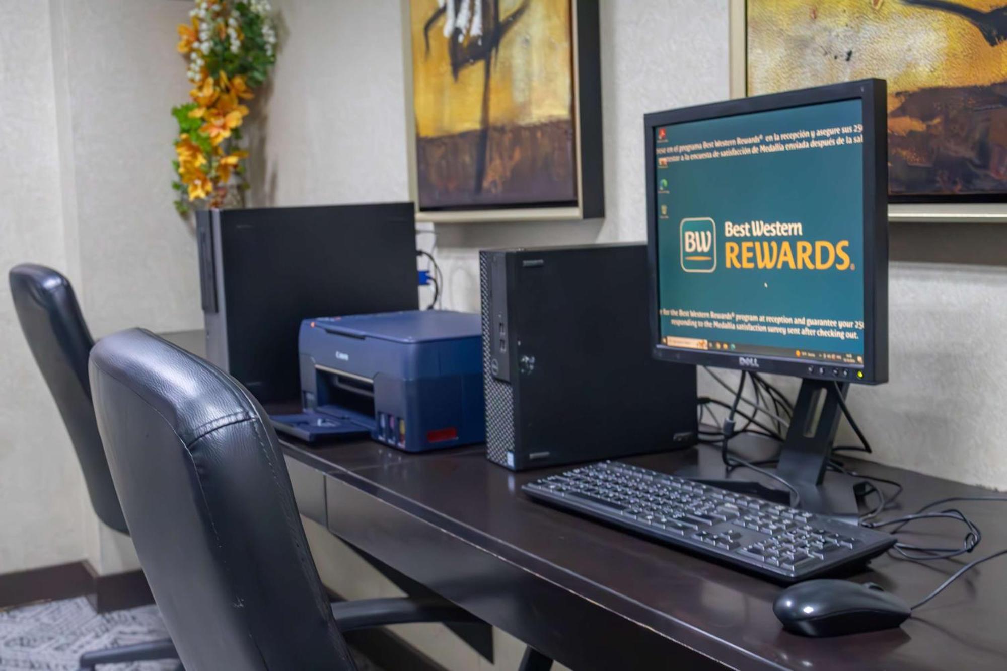 Best Western Premier Monterrey Aeropuerto Apodaca エクステリア 写真 A computer with a printer