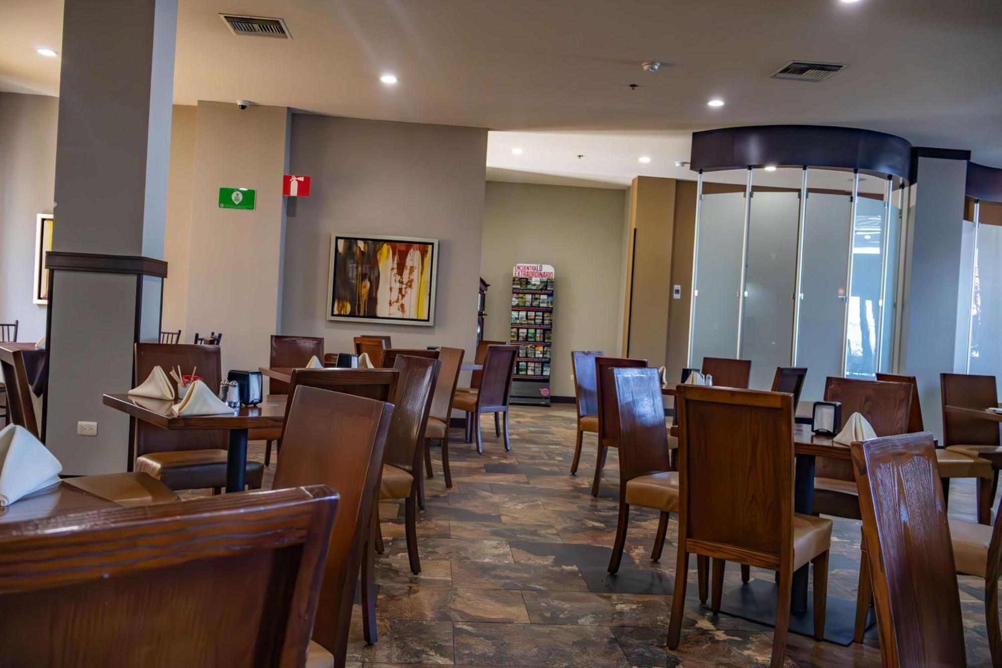 Best Western Premier Monterrey Aeropuerto Apodaca エクステリア 写真 The interior of the restaurant