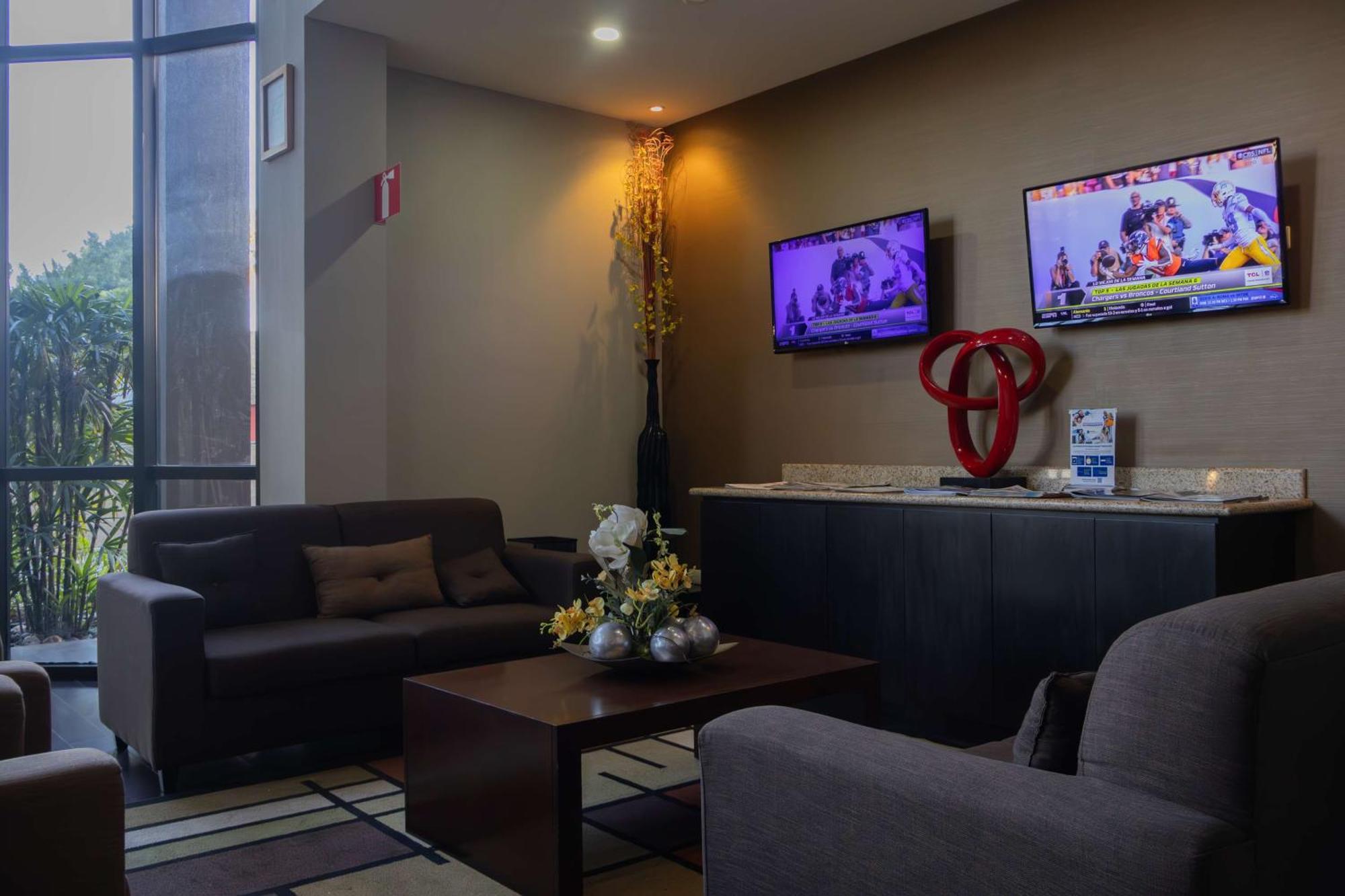 Best Western Premier Monterrey Aeropuerto Apodaca エクステリア 写真 The lobby of the hotel