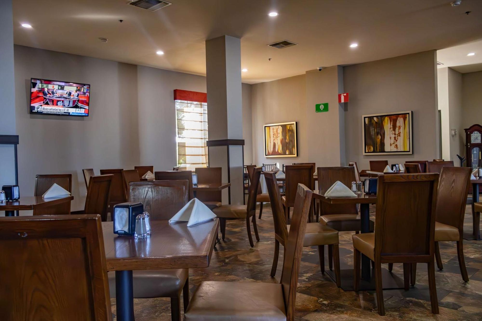 Best Western Premier Monterrey Aeropuerto Apodaca エクステリア 写真 The dining room at the restaurant