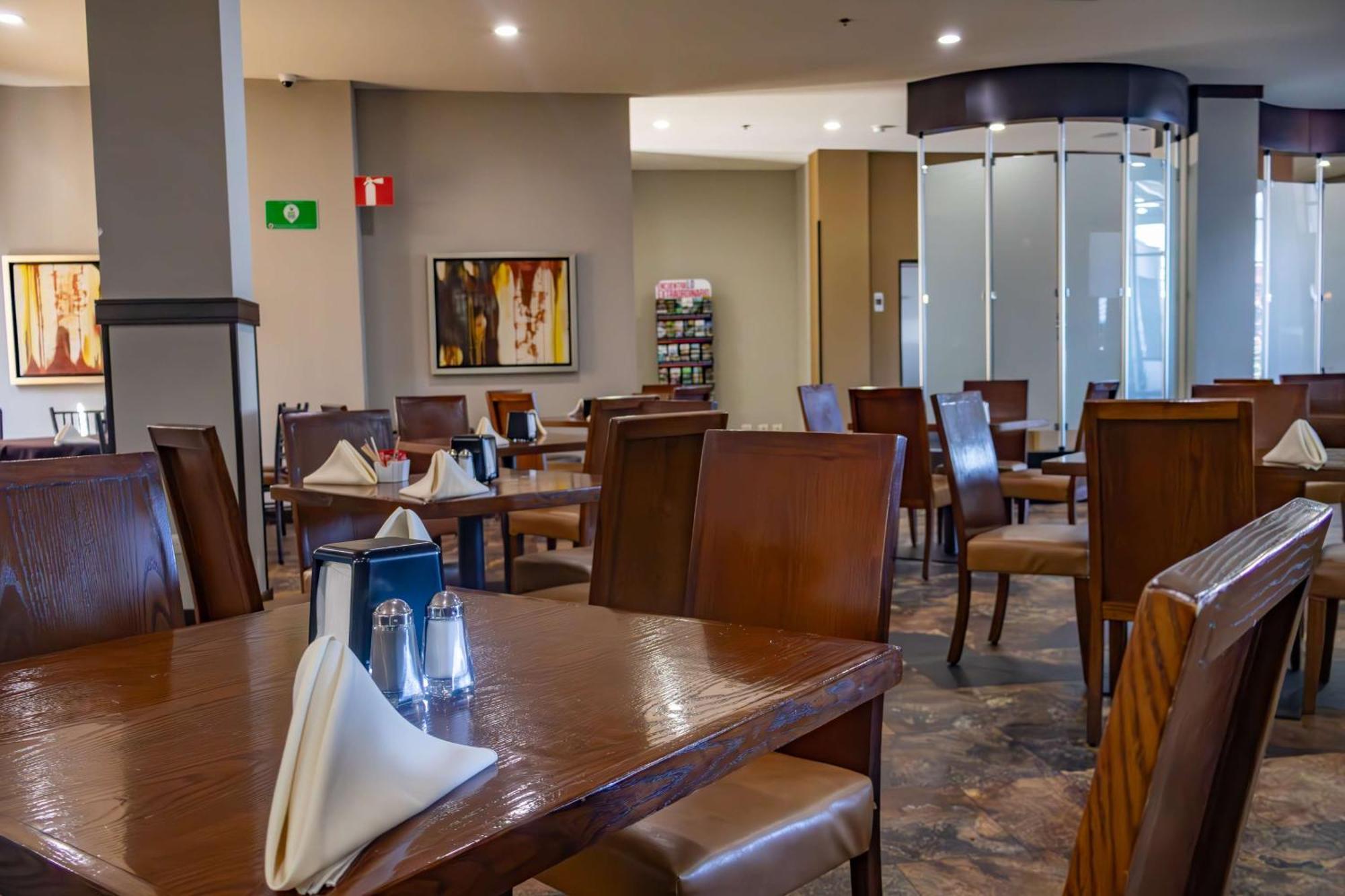 Best Western Premier Monterrey Aeropuerto Apodaca エクステリア 写真 The restaurant
