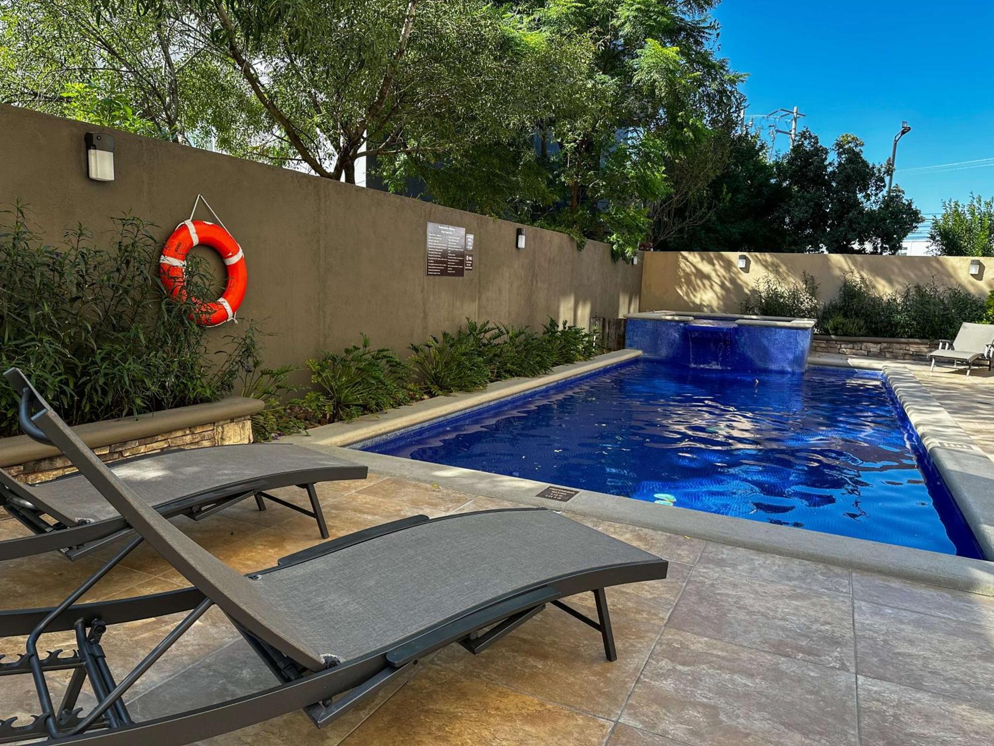 Best Western Premier Monterrey Aeropuerto Apodaca エクステリア 写真 Swimming pool at the hotel