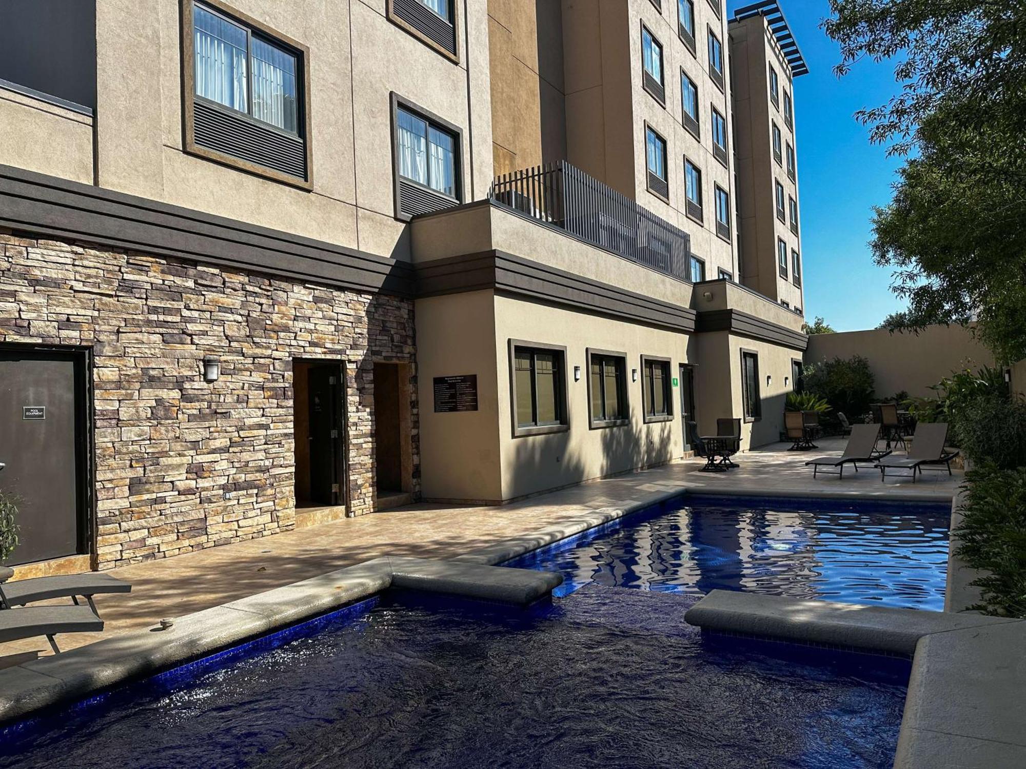 Best Western Premier Monterrey Aeropuerto Apodaca エクステリア 写真